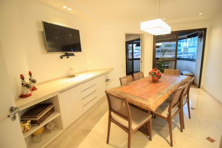 Apartamento à venda com 260m², 6 quartos e 4 vagas Apartamento à venda com 260m², 6 quartos e 4 vagasSala