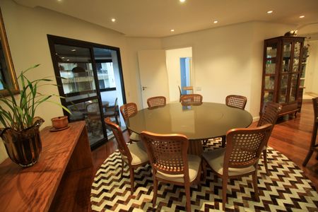 Apartamento à venda com 260m², 6 quartos e 4 vagas Apartamento à venda com 260m², 6 quartos e 4 vagasSala