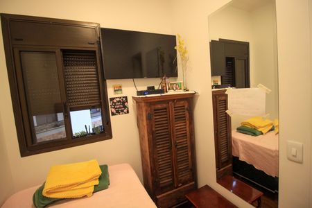 Apartamento à venda com 260m², 6 quartos e 4 vagas Apartamento à venda com 260m², 6 quartos e 4 vagasQuarto de Serviço