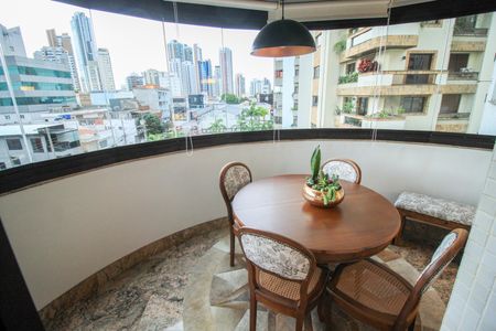 Apartamento à venda com 260m², 6 quartos e 4 vagas Apartamento à venda com 260m², 6 quartos e 4 vagasVaranda
