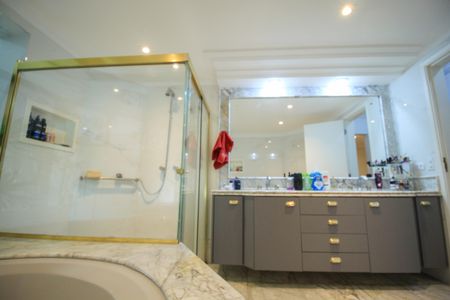 Apartamento à venda com 260m², 6 quartos e 4 vagas Apartamento à venda com 260m², 6 quartos e 4 vagasBanheiro Suíte