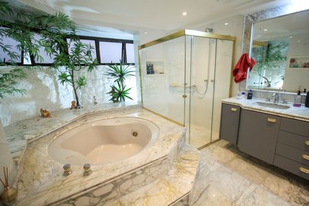 Apartamento à venda com 260m², 6 quartos e 4 vagas Apartamento à venda com 260m², 6 quartos e 4 vagasBanheiro Suíte
