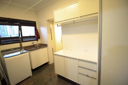 Apartamento à venda com 260m², 6 quartos e 4 vagas Apartamento à venda com 260m², 6 quartos e 4 vagasÁrea de Serviço