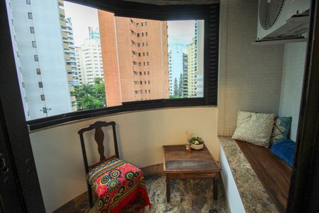 Apartamento à venda com 260m², 6 quartos e 4 vagas Apartamento à venda com 260m², 6 quartos e 4 vagasSacada Suíte
