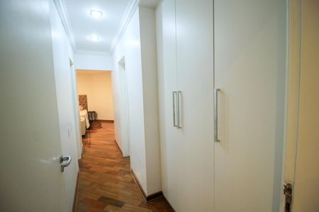 Apartamento à venda com 260m², 6 quartos e 4 vagas Apartamento à venda com 260m², 6 quartos e 4 vagasCorredor