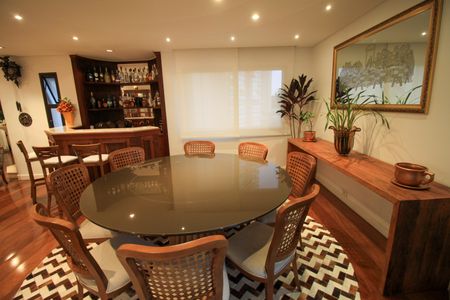 Apartamento à venda com 260m², 6 quartos e 4 vagas Apartamento à venda com 260m², 6 quartos e 4 vagasSala