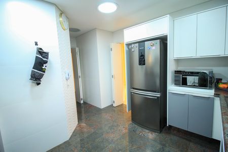 Apartamento à venda com 260m², 6 quartos e 4 vagas Apartamento à venda com 260m², 6 quartos e 4 vagasCozinha