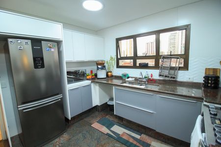 Apartamento à venda com 260m², 6 quartos e 4 vagas Apartamento à venda com 260m², 6 quartos e 4 vagasCozinha