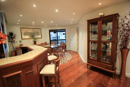 Apartamento à venda com 260m², 6 quartos e 4 vagas Apartamento à venda com 260m², 6 quartos e 4 vagasSala