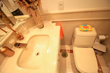 Apartamento à venda com 260m², 6 quartos e 4 vagas Apartamento à venda com 260m², 6 quartos e 4 vagasLavabo