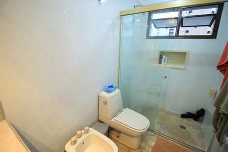 Apartamento à venda com 260m², 6 quartos e 4 vagas Apartamento à venda com 260m², 6 quartos e 4 vagasBanheiro Suíte 2