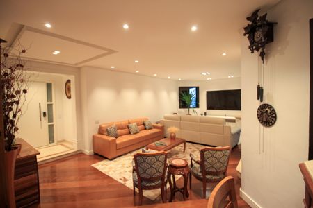 Apartamento à venda com 260m², 6 quartos e 4 vagas Apartamento à venda com 260m², 6 quartos e 4 vagasSala