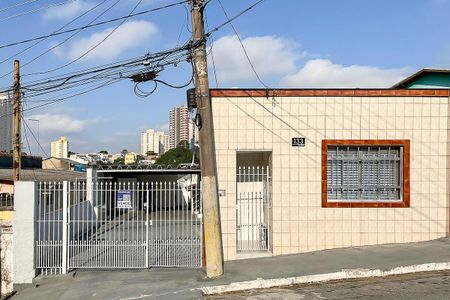Casa à venda com 200m², 3 quartos e 5 vagasFachada + plaquinha