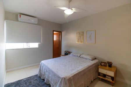 Casa à venda com 240m², 3 quartos e 4 vagasSuíte 1