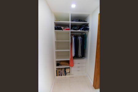 Casa à venda com 240m², 3 quartos e 4 vagasCloset da suíte 2