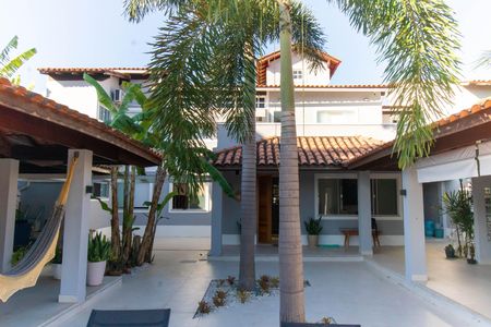 Casa à venda com 240m², 3 quartos e 4 vagasÁrea externa