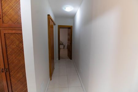 Casa à venda com 240m², 3 quartos e 4 vagasCorredor