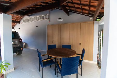 Casa à venda com 240m², 3 quartos e 4 vagasÁrea externa
