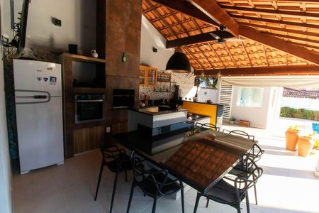 Casa à venda com 240m², 3 quartos e 4 vagasÁrea externa