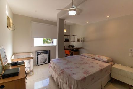 Casa à venda com 240m², 3 quartos e 4 vagasSuíte 2