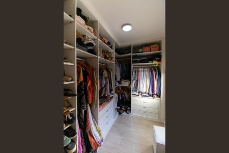 Casa à venda com 240m², 3 quartos e 4 vagasCloset da suíte 3