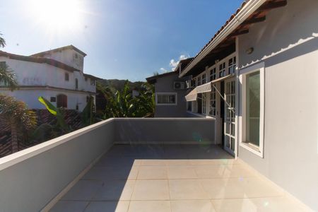 Casa à venda com 240m², 3 quartos e 4 vagasVaranda da Sala 2