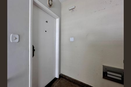 Apartamento à venda com 80m², 3 quartos e 1 vaga Apartamento à venda com 80m², 3 quartos e 1 vagaHall Apartamento
