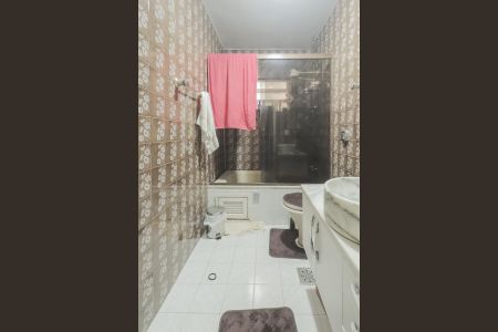Casa à venda com 250m², 4 quartos e 2 vagas Casa à venda com 250m², 4 quartos e 2 vagasQuarto Banheiro