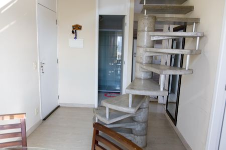 Apartamento à venda com 94m², 2 quartos e 1 vaga Apartamento à venda com 94m², 2 quartos e 1 vagaSala