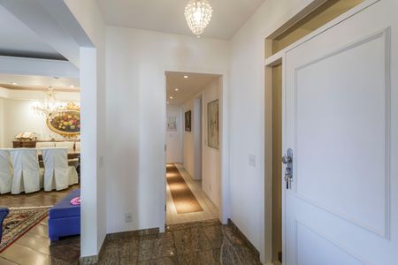 Apartamento à venda com 200m², 3 quartos e 3 vagas Apartamento à venda com 200m², 3 quartos e 3 vagasCorredor