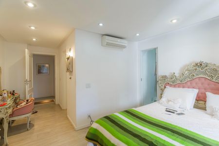 Apartamento à venda com 200m², 3 quartos e 3 vagas Apartamento à venda com 200m², 3 quartos e 3 vagasSuíte 2