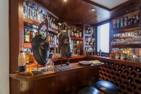 Apartamento à venda com 200m², 3 quartos e 3 vagas Apartamento à venda com 200m², 3 quartos e 3 vagasbar