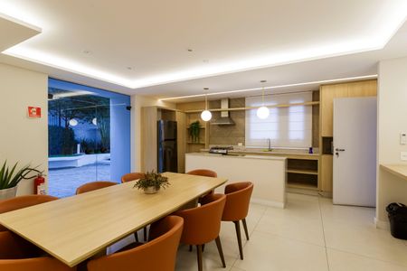 Apartamento à venda com 200m², 3 quartos e 3 vagas Apartamento à venda com 200m², 3 quartos e 3 vagasÁrea comum - Salão de festas