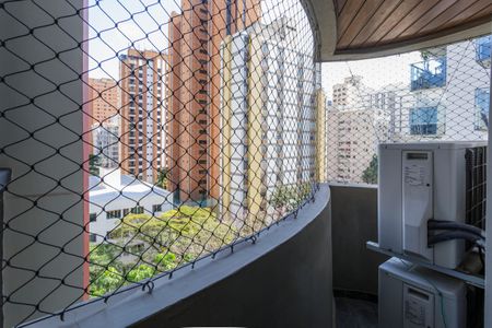 Apartamento à venda com 200m², 3 quartos e 3 vagas Apartamento à venda com 200m², 3 quartos e 3 vagasSuíte 3