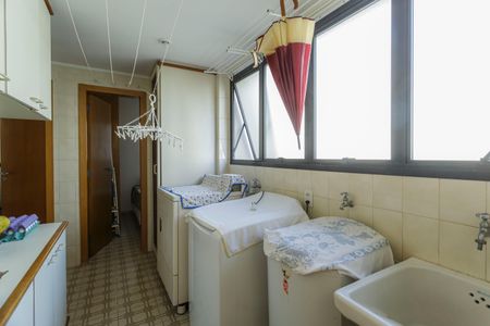 Apartamento à venda com 200m², 3 quartos e 3 vagas Apartamento à venda com 200m², 3 quartos e 3 vagasÁrea de Serviço