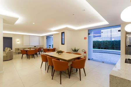 Apartamento à venda com 200m², 3 quartos e 3 vagas Apartamento à venda com 200m², 3 quartos e 3 vagasÁrea comum - Salão de festas