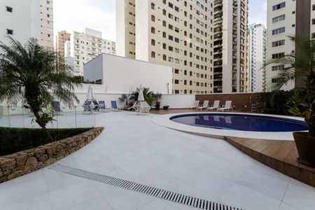 Apartamento à venda com 200m², 3 quartos e 3 vagas Apartamento à venda com 200m², 3 quartos e 3 vagasÁrea comum - Piscina