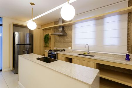 Apartamento à venda com 200m², 3 quartos e 3 vagas Apartamento à venda com 200m², 3 quartos e 3 vagasÁrea comum - Salão de festas