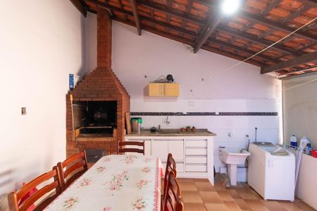 Casa à venda com 256m², 4 quartos e 4 vagas Casa à venda com 256m², 4 quartos e 4 vagasChurrasqueira