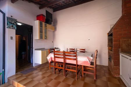 Casa à venda com 256m², 4 quartos e 4 vagas Casa à venda com 256m², 4 quartos e 4 vagasChurrasqueira