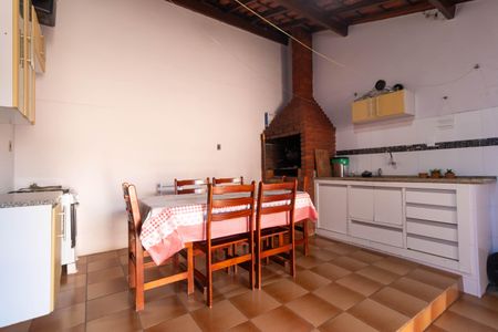 Casa à venda com 256m², 4 quartos e 4 vagas Casa à venda com 256m², 4 quartos e 4 vagasChurrasqueira