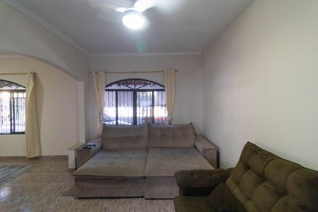 Casa à venda com 256m², 4 quartos e 4 vagas Casa à venda com 256m², 4 quartos e 4 vagasSalas