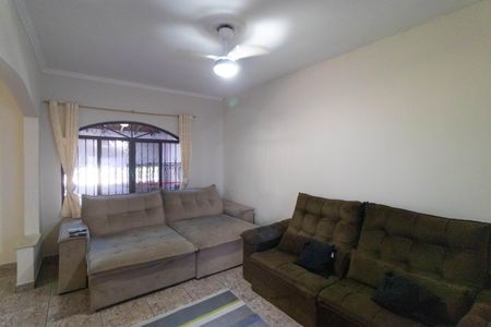 Casa à venda com 256m², 4 quartos e 4 vagas Casa à venda com 256m², 4 quartos e 4 vagasSalas