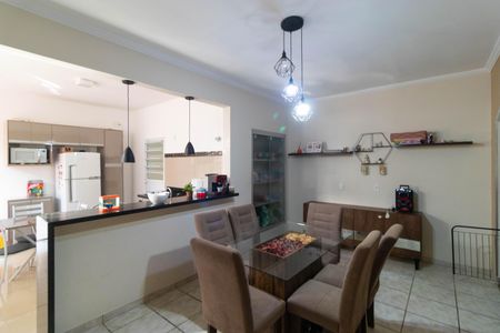 Casa à venda com 256m², 4 quartos e 4 vagas Casa à venda com 256m², 4 quartos e 4 vagasSala de Jantar