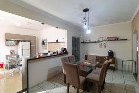 Casa à venda com 256m², 4 quartos e 4 vagas Casa à venda com 256m², 4 quartos e 4 vagasSala de Jantar