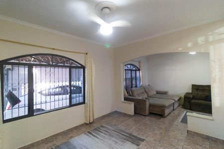 Casa à venda com 256m², 4 quartos e 4 vagas Casa à venda com 256m², 4 quartos e 4 vagasSalas