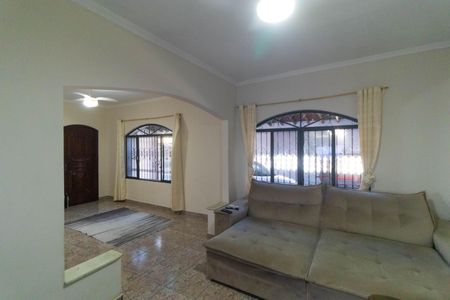 Casa à venda com 256m², 4 quartos e 4 vagas Casa à venda com 256m², 4 quartos e 4 vagasSalas