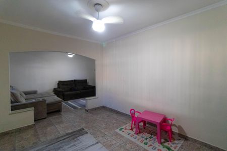 Casa à venda com 256m², 4 quartos e 4 vagas Casa à venda com 256m², 4 quartos e 4 vagasSalas