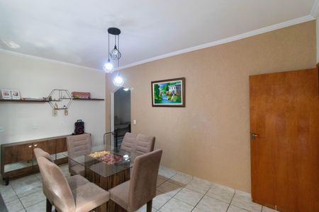 Casa à venda com 256m², 4 quartos e 4 vagas Casa à venda com 256m², 4 quartos e 4 vagasSala de Jantar