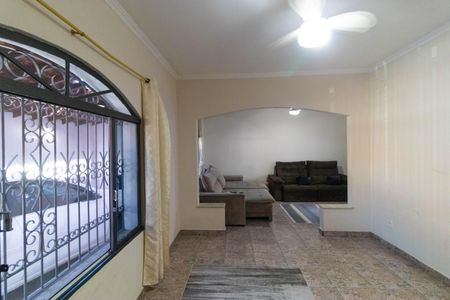 Casa à venda com 256m², 4 quartos e 4 vagas Casa à venda com 256m², 4 quartos e 4 vagasSalas